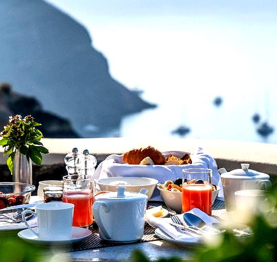 Pezoules of Oia